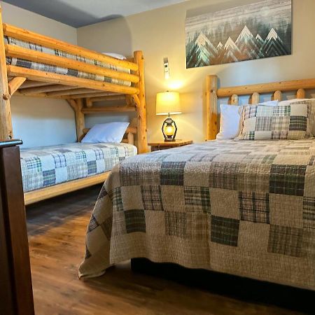 Lone Fir Resort Cougar 外观 照片