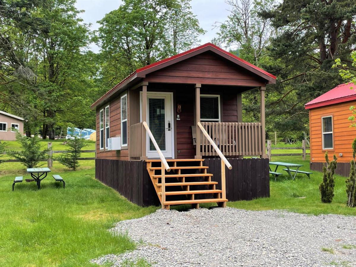 Lone Fir Resort Cougar 外观 照片