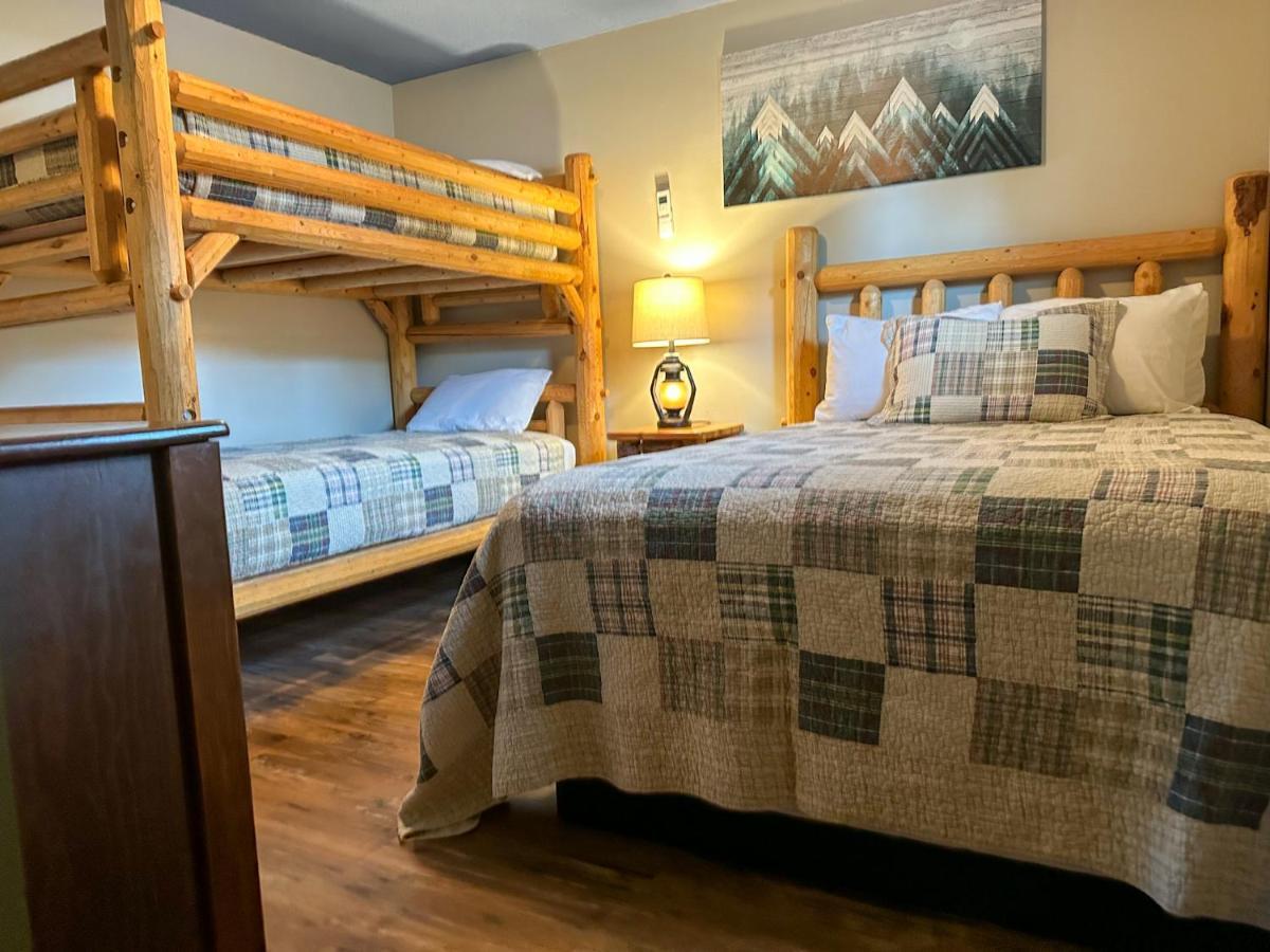 Lone Fir Resort Cougar 外观 照片