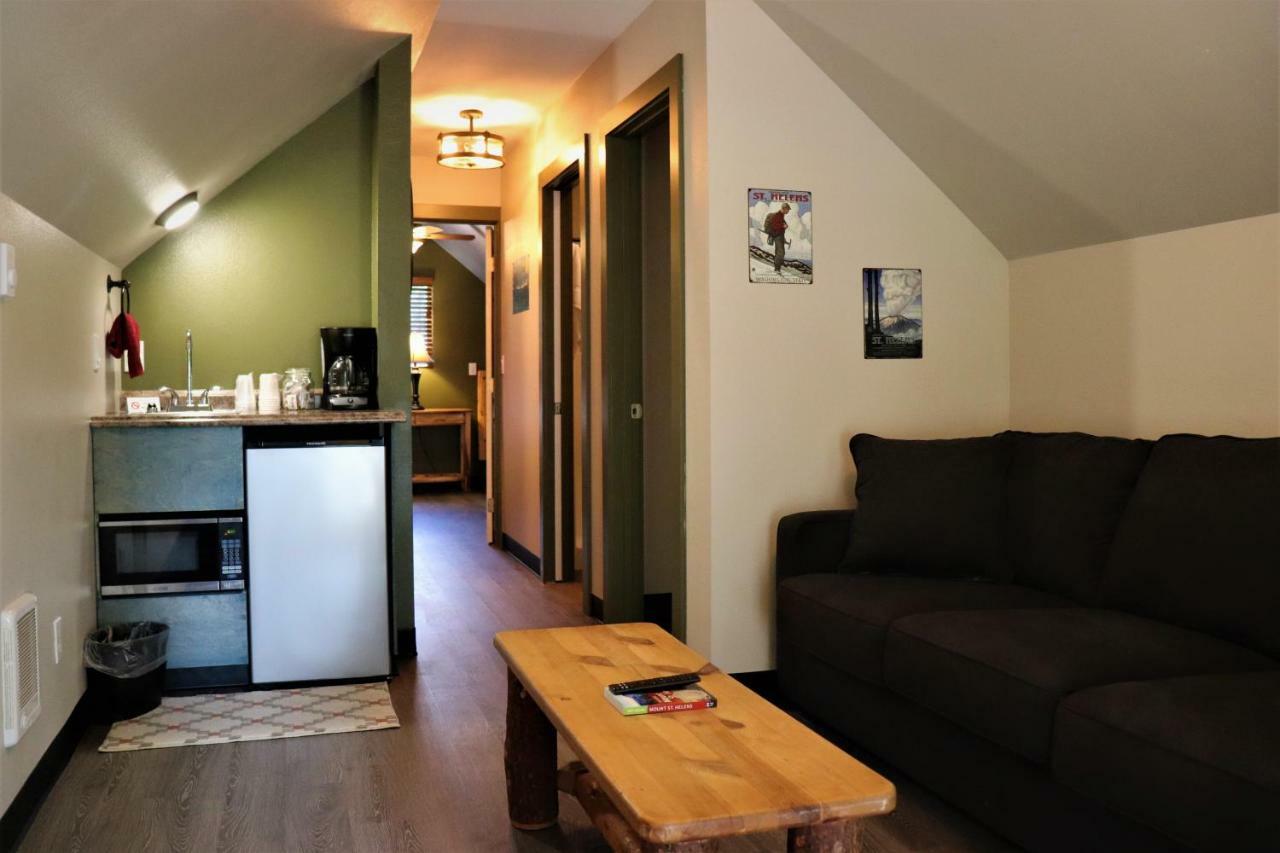 Lone Fir Resort Cougar 外观 照片