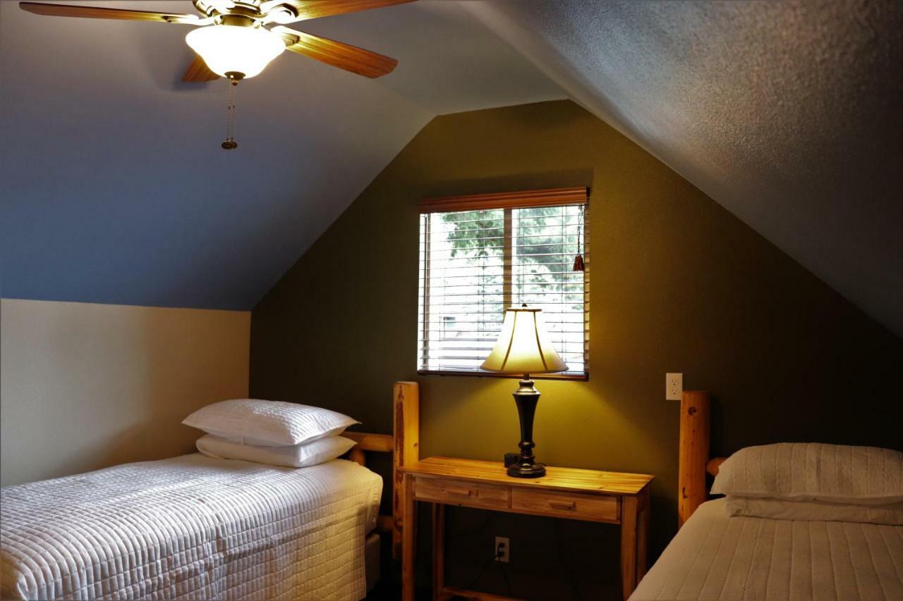 Lone Fir Resort Cougar 外观 照片