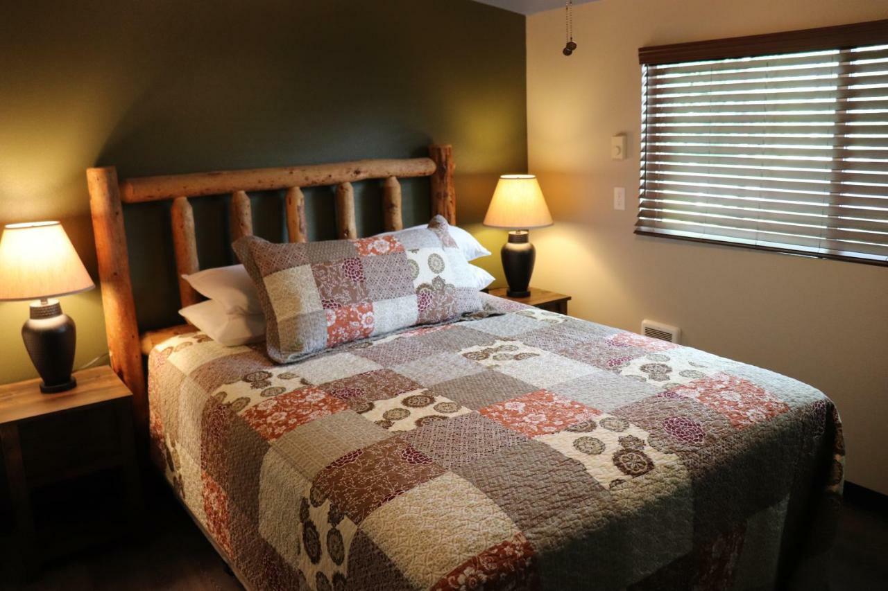Lone Fir Resort Cougar 外观 照片