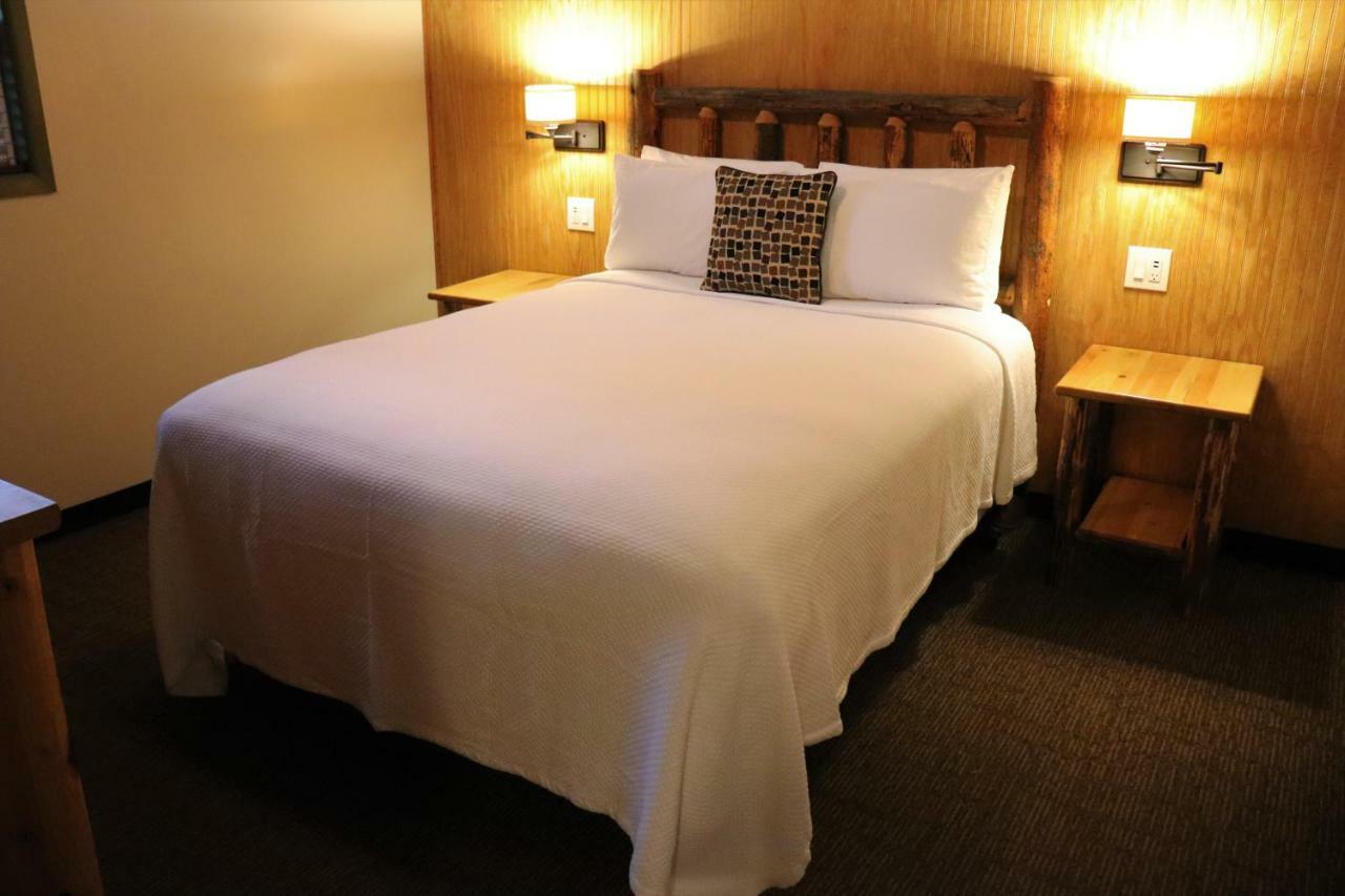 Lone Fir Resort Cougar 外观 照片