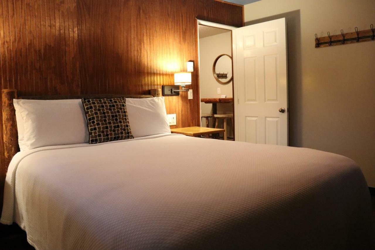 Lone Fir Resort Cougar 外观 照片