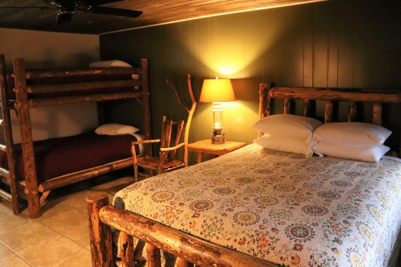 Lone Fir Resort Cougar 外观 照片