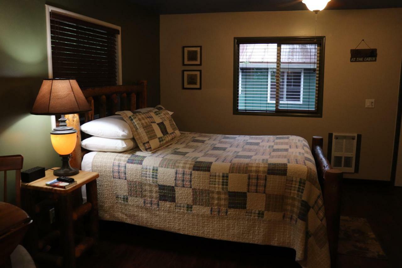 Lone Fir Resort Cougar 外观 照片