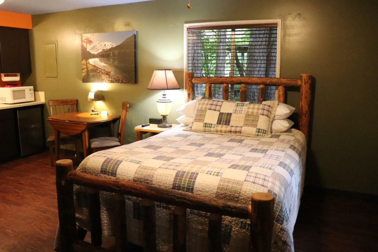 Lone Fir Resort Cougar 外观 照片