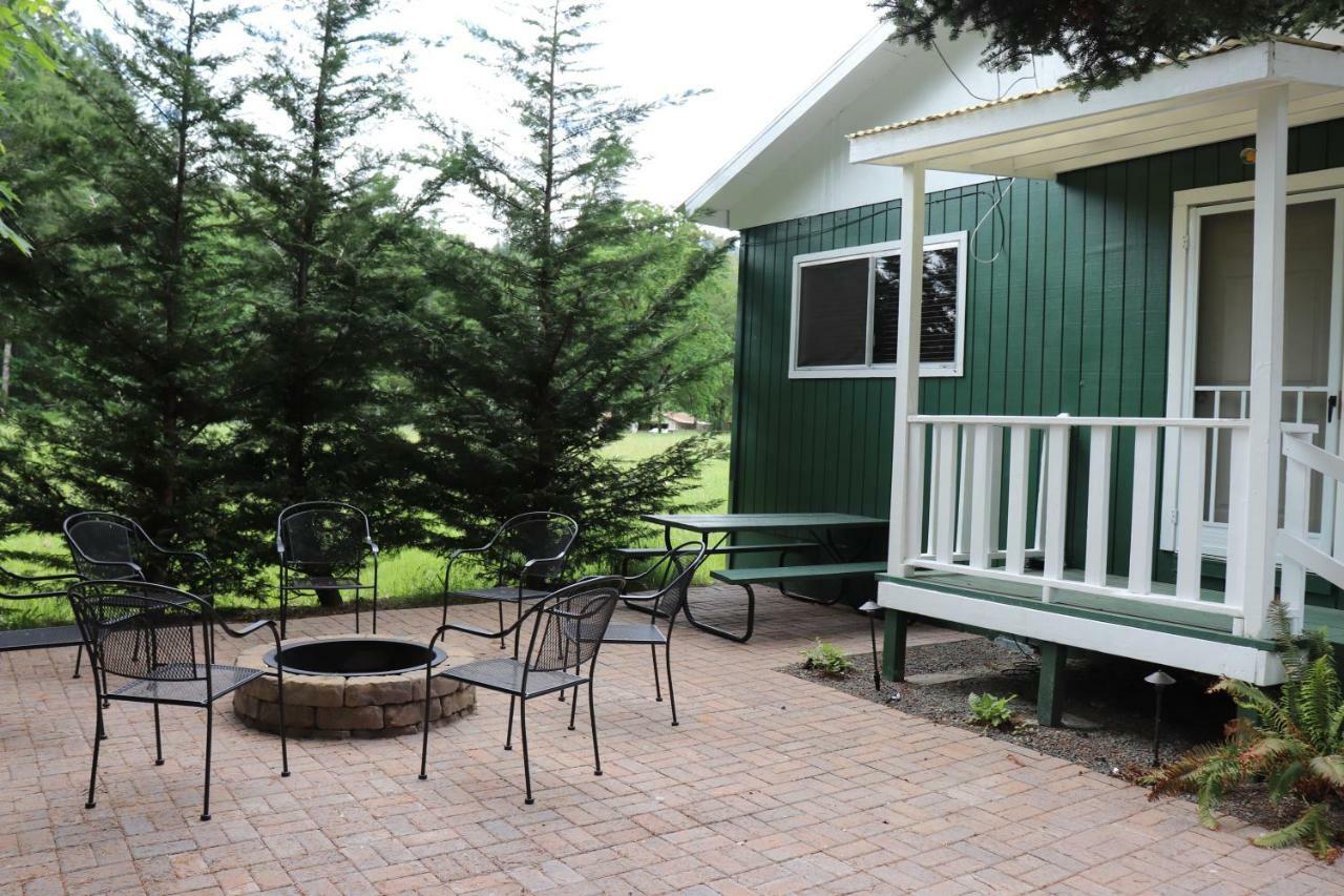 Lone Fir Resort Cougar 外观 照片