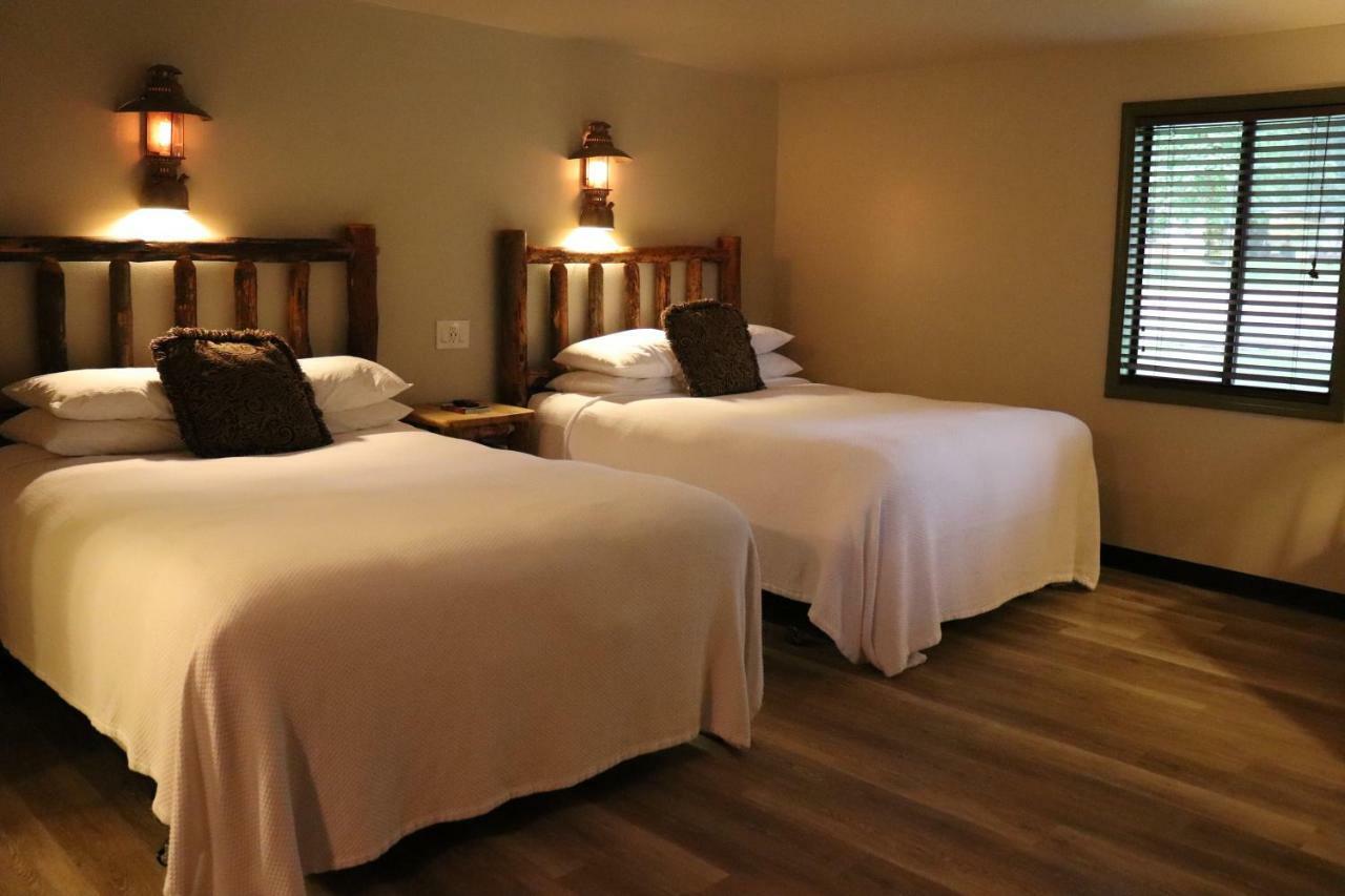 Lone Fir Resort Cougar 外观 照片