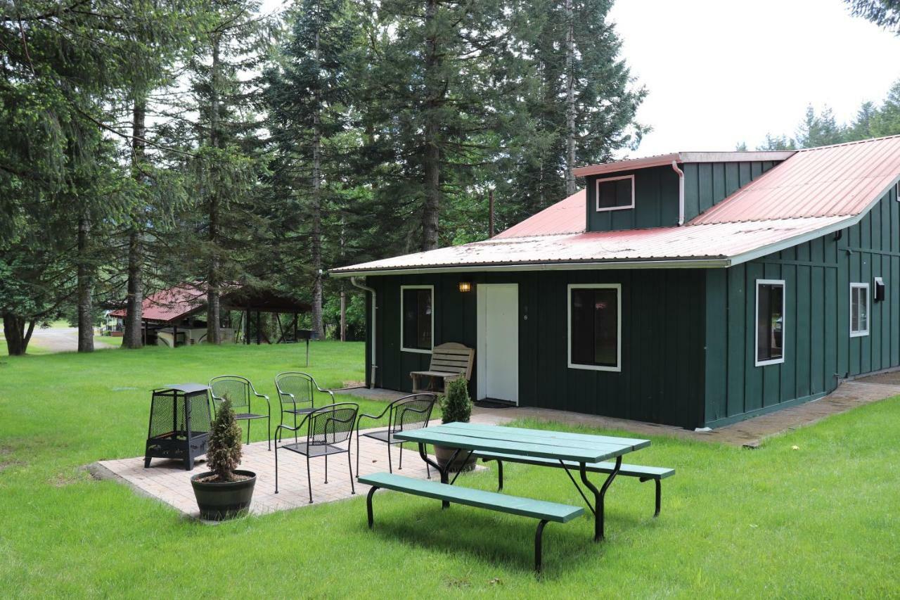 Lone Fir Resort Cougar 外观 照片