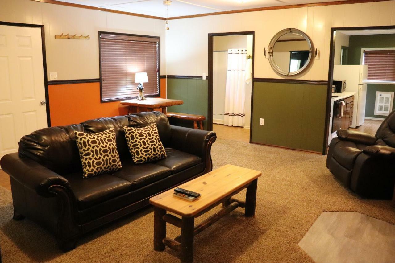 Lone Fir Resort Cougar 外观 照片