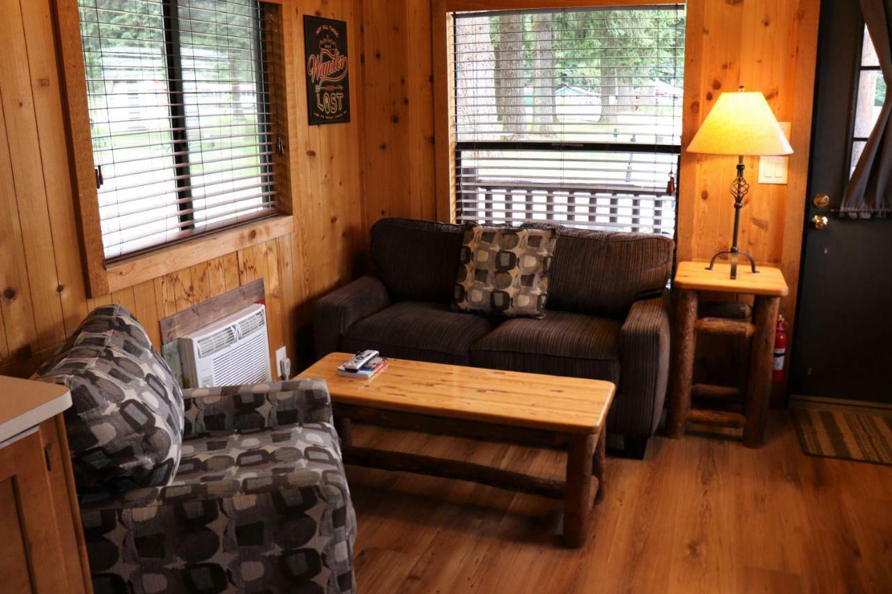 Lone Fir Resort Cougar 外观 照片