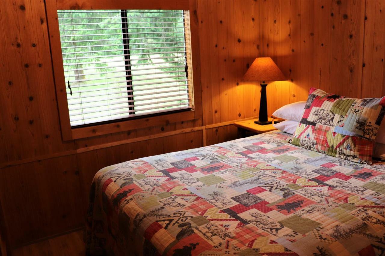 Lone Fir Resort Cougar 外观 照片