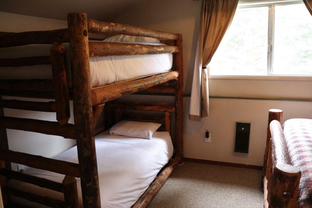 Lone Fir Resort Cougar 外观 照片