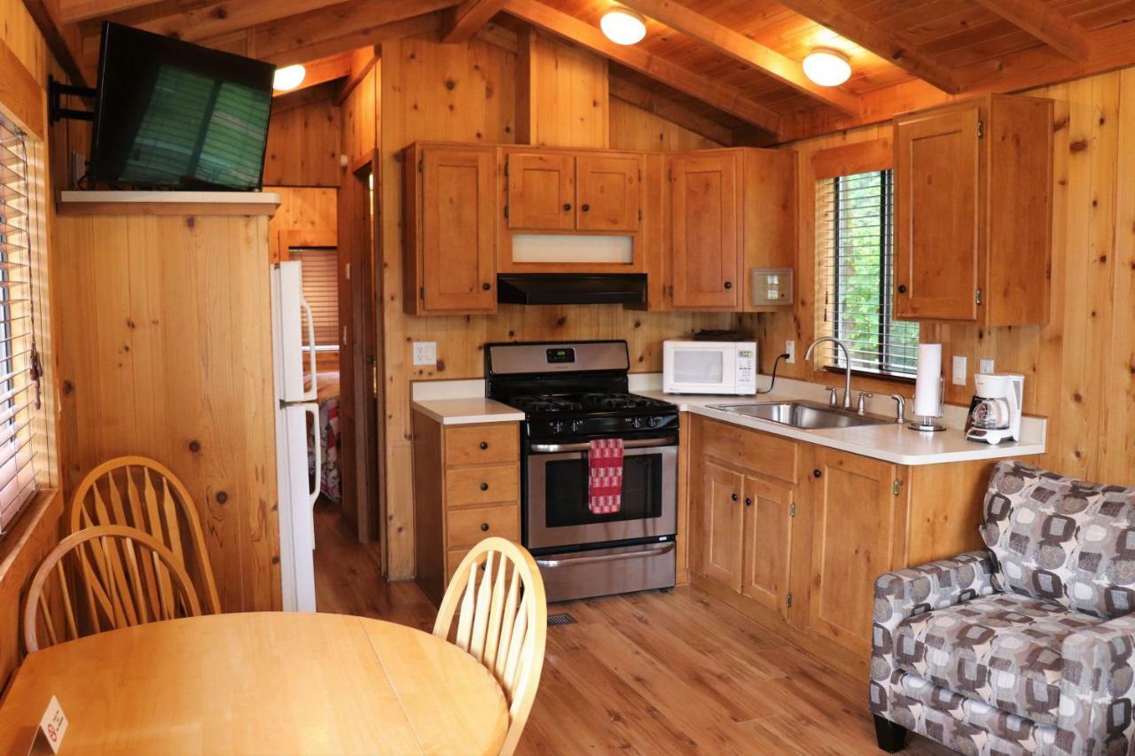 Lone Fir Resort Cougar 外观 照片
