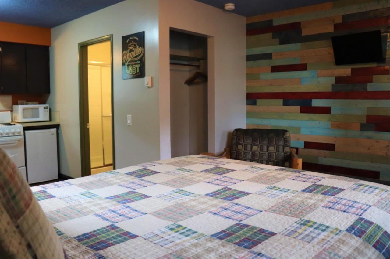 Lone Fir Resort Cougar 外观 照片