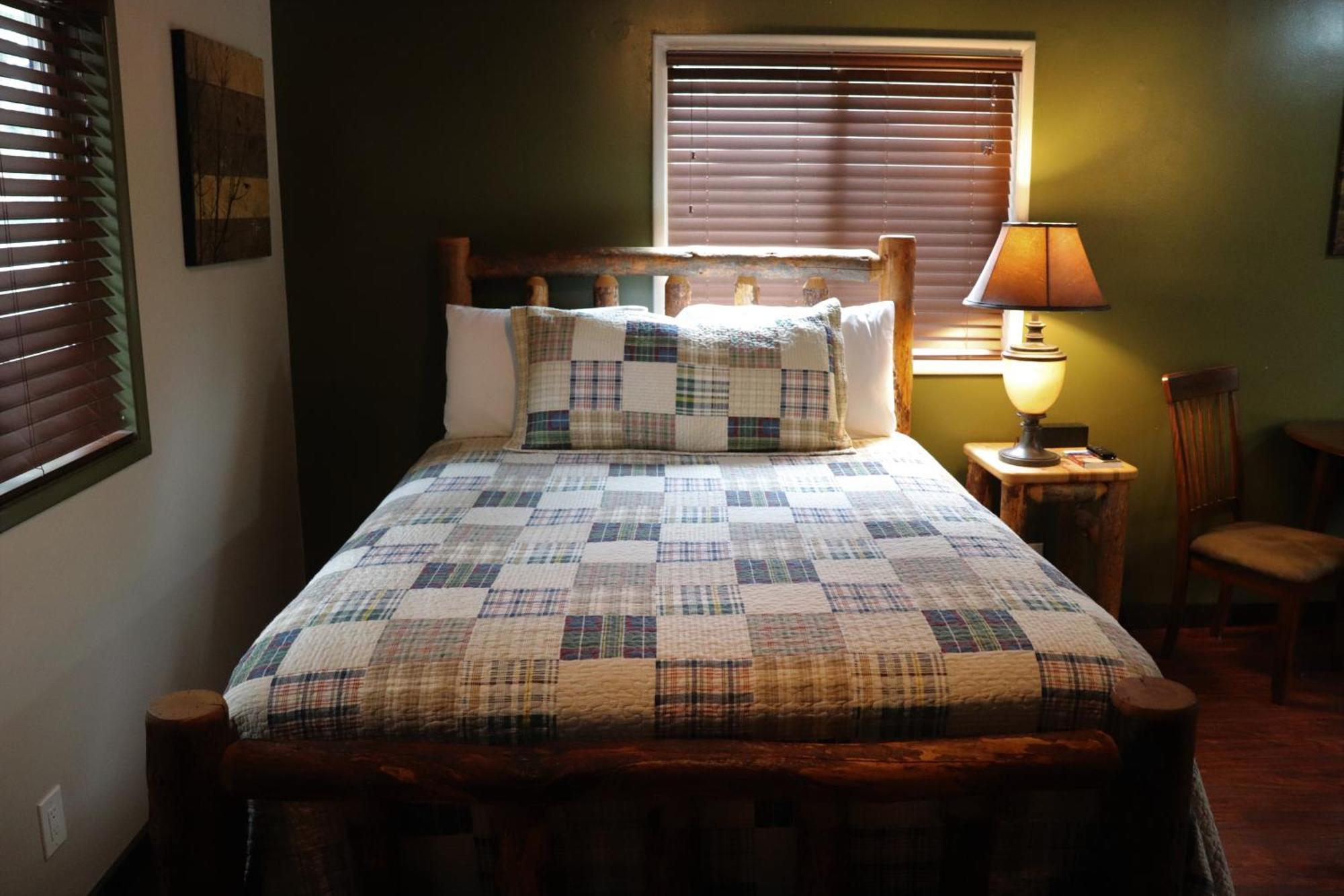 Lone Fir Resort Cougar 外观 照片