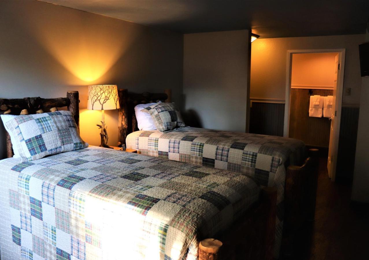 Lone Fir Resort Cougar 外观 照片