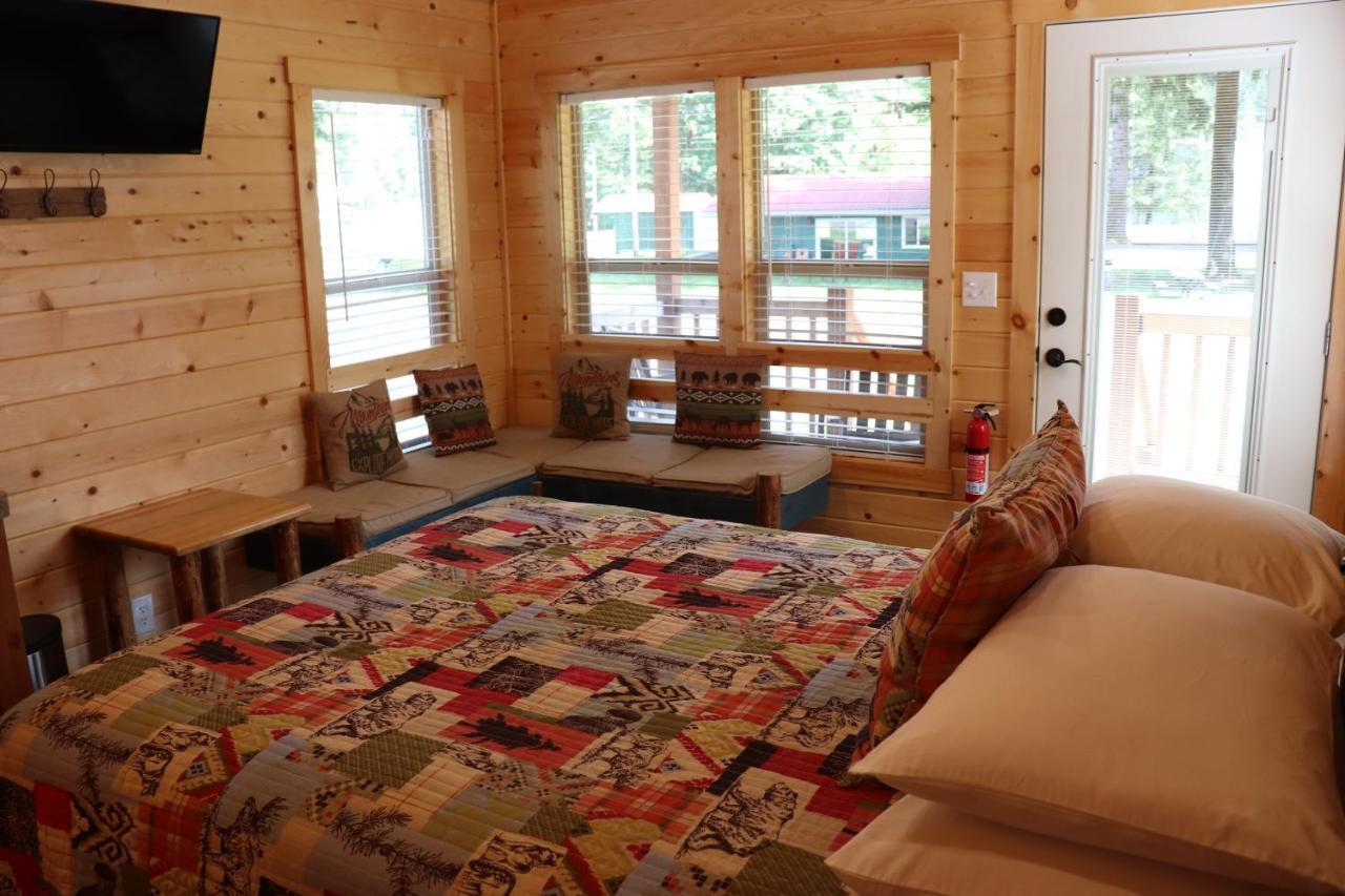 Lone Fir Resort Cougar 外观 照片