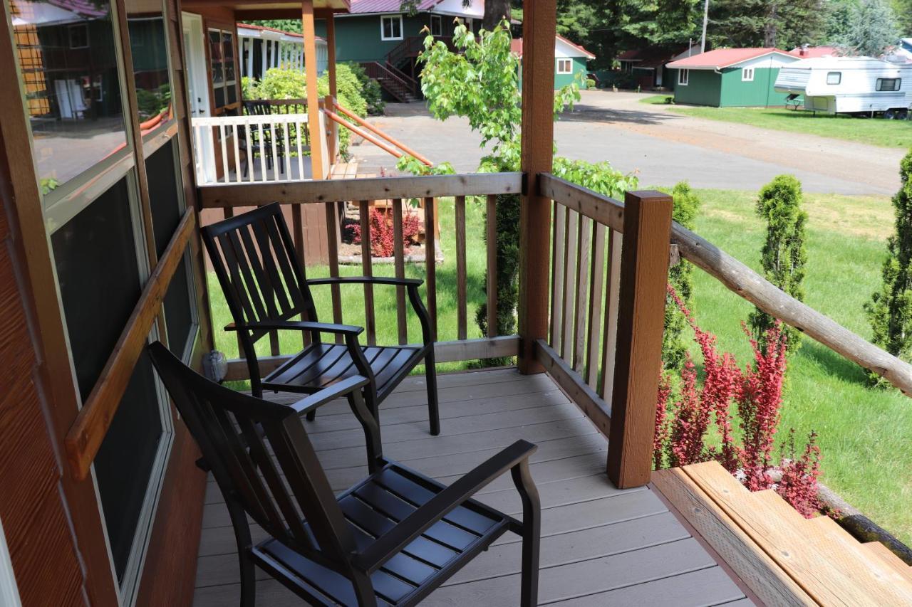 Lone Fir Resort Cougar 外观 照片