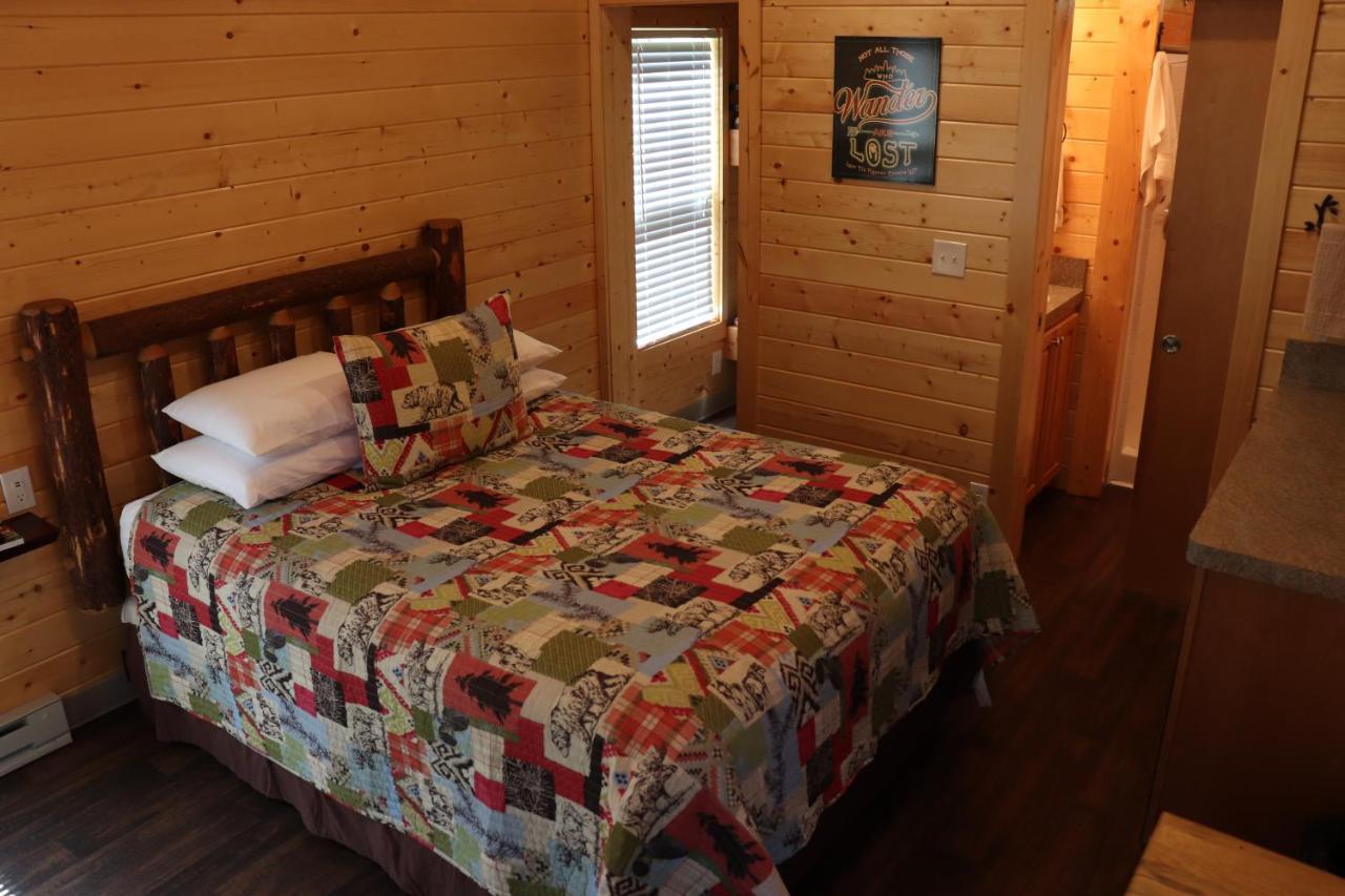 Lone Fir Resort Cougar 外观 照片