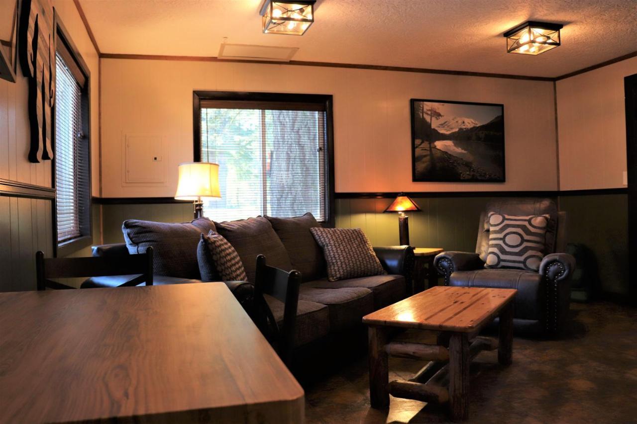 Lone Fir Resort Cougar 外观 照片